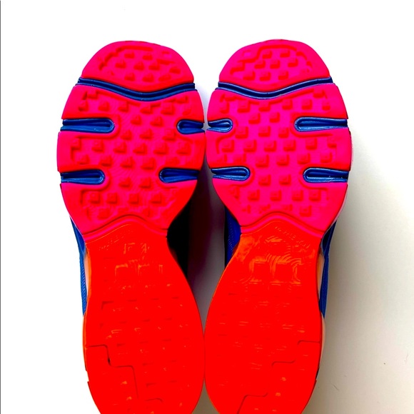 Like New NIKE SNEAKERS! - Picture 4 of 4